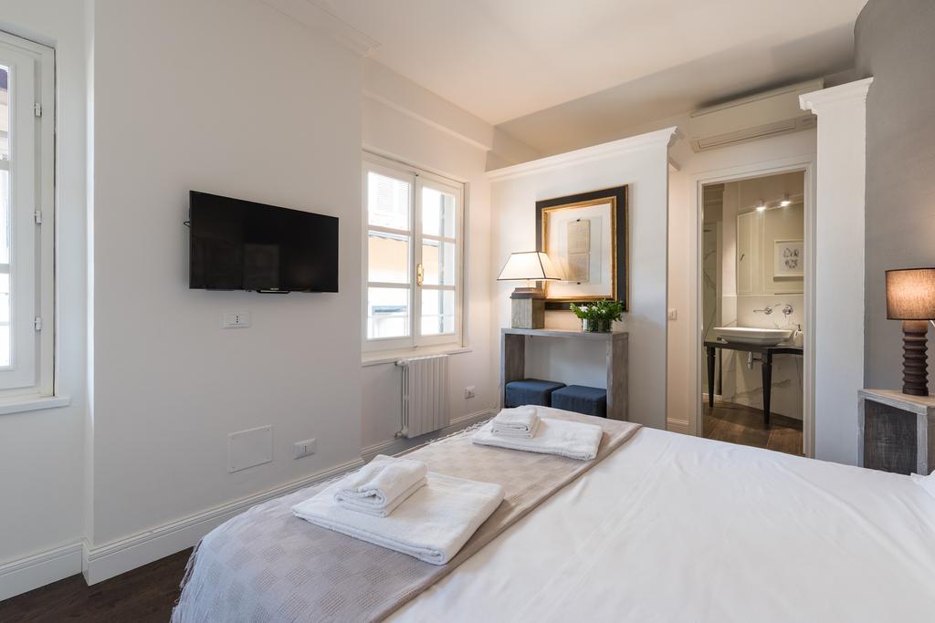 Novella Goldoni Suite-By Florence Concierge الغرفة الصورة